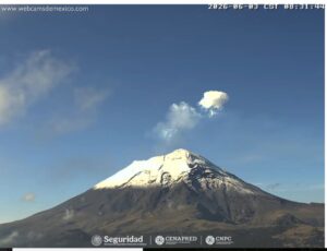 ️ Actividad del Popocatépetl   La CEPCM informó que en las últimas 24 horas se registraron:      48 exhalaciones de baja intensidad con vapor y gases