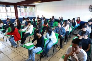 ‍‍ Miles de jóvenes acudirán al proceso de admisión a bachillerato en Morelos  Este sábado 06 de junio se llevará a cabo una de las etapas de la Convocatoria Única de Ingreso a la Educación Media Superior (CUIEMS) para el ciclo escolar 2026-2027