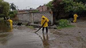 ️ Acciona Jiutepec: Comité de Contingencias ante lluvias  Tras las intensas lluvias registradas esta madrugada, el Comité de Contingencias desplegó personal y activó protocolos de atención en distintos puntos del municipio:      ️ Av