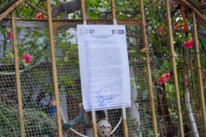 ¡Jiutepec refuerza la prevención en zonas de riesgo!  La Coordinación de Protección Civil entregó recomendaciones y notificaciones de desalojo a vecinos del Cerro Sarnoso, identificado como zona de alto riesgo