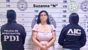 Agentes investigadores de las fiscalías de Morelos y de la Ciudad de México cumplimentaron una orden de aprehensión contra Suzanne “N”, requerida por un juez capitalino por el delito de uso de documentos falsos