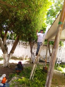 ¡El programa permanente “Manos a la Escuela” continúa mejorando los espacios educativos en Jiutepec!   Como parte de las acciones realizadas, se llevaron a cabo:   Poda de árboles en:   Escuela “Miguel Hidalgo”, Col
