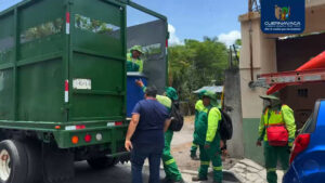 Continúa la recuperación en Las Granjas ️  La SDSySP mantiene presencia y atención permanente en la colonia Las Granjas, tras la explosión, para apoyar en la recuperación de espacios y las familias afectadas