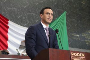 ️ El diputado Daniel Martínez Terrazas pidió en el Congreso de Morelos (@MorelosCongreso) reconfigurar la estrategia de seguridad y reforzar la coordinación entre los tres órdenes de gobierno, tras los hechos de violencia contra jóvenes, entre ellos Christian y Gael, estudiantes de 17 años de la UAEM, y Claudia Tacoronte Aguilera ️   Pidió: ▪️ Evaluar qué han logrado el Plan Cuautla y el Plan Integral de Seguridad Universitaria ▪️ Revisar todos los indicadores de muertes violentas y desapariciones, y cómo se clasifican, no solo el homicidio doloso ▪️ Resultados verificables: no basta con cámaras sin capacidad de reacción, luminarias sin policías ni módulos sin saber si funcionan ▪️ Que la seguridad no sea tema de confrontación partidista y que cada autoridad asuma su parte  “Christian y Gael no son un porcentaje