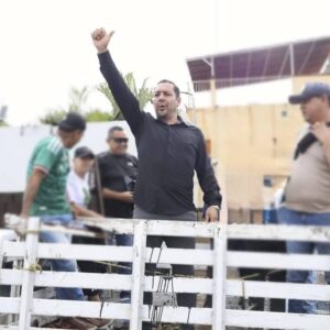 El presidente municipal Israel Piña Labra encabezó una jornada de limpieza y mantenimiento en la unidad habitacional “Campo Verde”, en Temixco   Hubo chaponeo, retiro de maleza, limpieza de espacios comunes y fumigación   Los trabajos buscan que los espacios comunes estén limpios y en mejores condiciones para las familias
