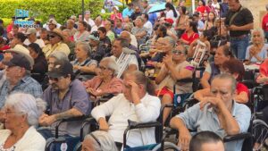¡Apoyo directo a las familias!  Jiutepec entrega más de 500 aparatos funcionales  El presidente municipal de Jiutepec, Eder Rodríguez Casillas, encabezó junto al DIF local la entrega de más de 500 aparatos de movilidad para personas de diversas colonias del municipio:   260 sillas de ruedas ‍️ 67 andaderas (37 estándar y 30 con ruedas)  140 bastones simples y de cuatro puntos  27 pares de muletas  Con esta jornada, el municipio alcanza un total histórico de 1,305 apoyos canalizados a través del DIF y la Unidad Básica de Rehabilitación (UBR)