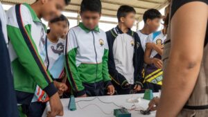399 niñas, niños y jóvenes de Temoac se acercaron a la robótica, la programación y la realidad virtual en el programa Exploradores de la Tecnología   Fue en la Secundaria General 17 de Marzo, en el campo El Tecorralito