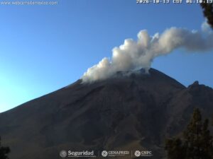 Popocatépetl registra 20 exhalaciones y un sismo volcanotectónico en las últimas 24 horas  El volcán Popocatépetl mantiene actividad de baja intensidad con la emisión de vapor de agua, gases y ligera caída de ceniza con dirección hacia el oeste-noroeste del cráter