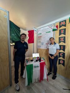 Talento de Morelos en Colombia: investigadora de la UTEZ presenta innovación nanotecnológica   Nahomi Degollado Hernández, estudiante de Ingeniería en Nanotecnología de la @UTEZoficial, representa a México en el XXIII Encuentro Internacional de Semilleros de Investigación en la Universidad del Sinú, en Montería, Colombia
